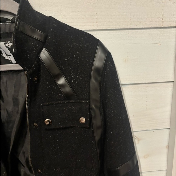 Black Utility Jacket with Military-Inspired Design in size small - Picture 11 of 15